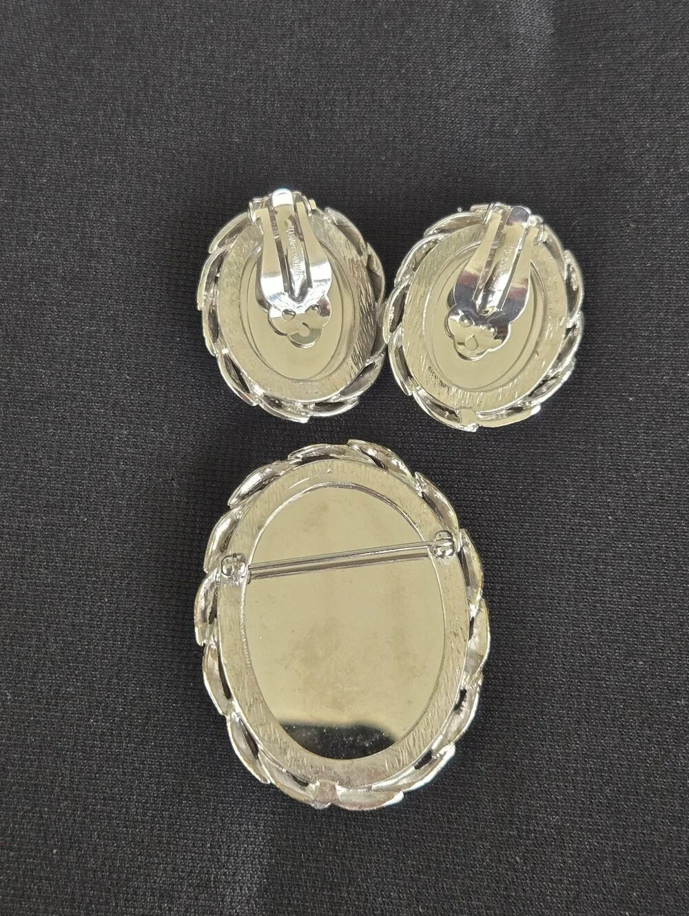 VTG 1960s Whiting & Davis Blue White Silver Floral Cameo & Earring Parure Set